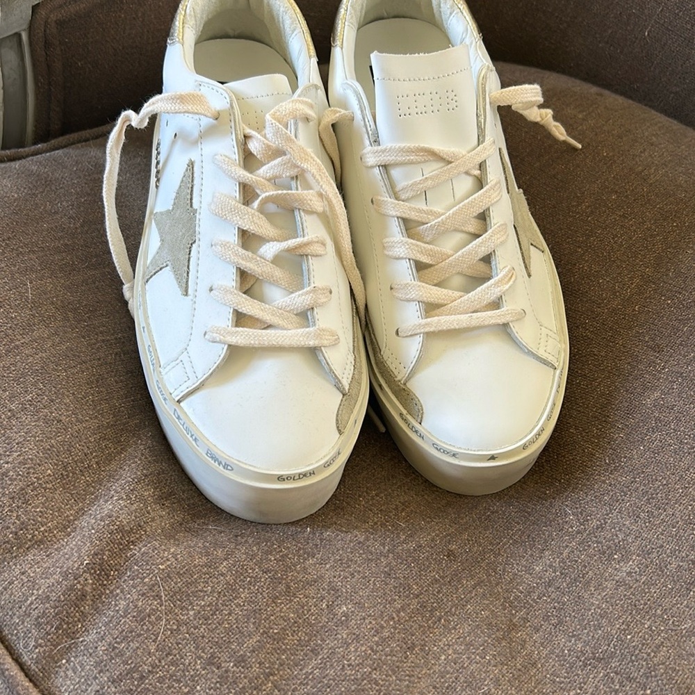 Golden Goose White Leather Sneakers with Beige Star and Gold Heel. NEW - Picture 5 of 5